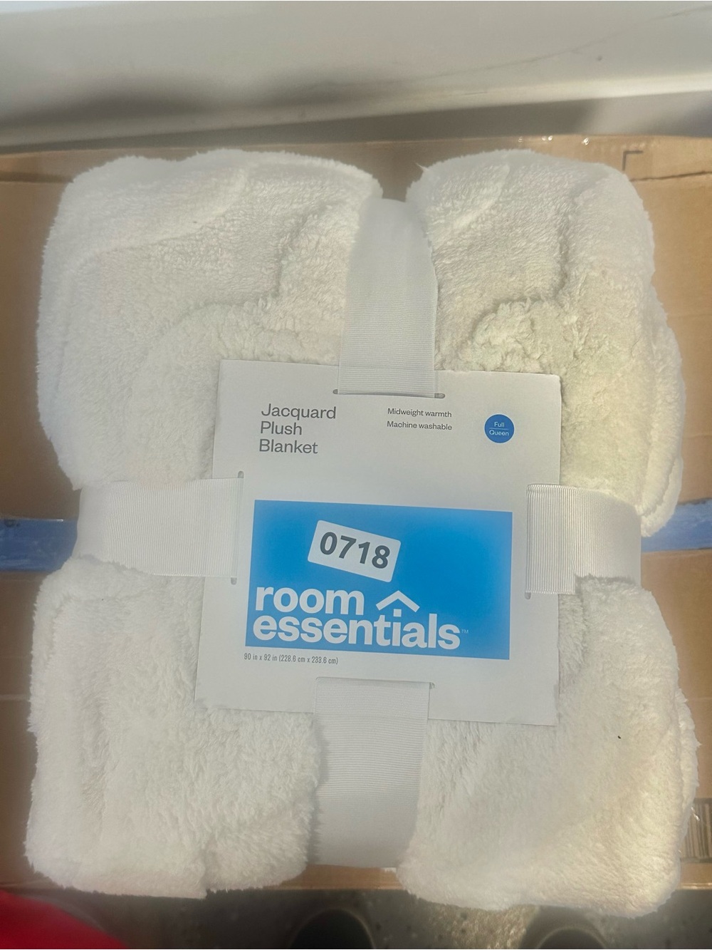 🆕 Room Essentials Jacquard Plush Blanket - White Queen Size